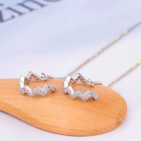 3/$30 Rhinestone ZigZag Silver Chain Ear Cuff - Picture 5 of 7